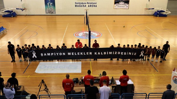 meb-cavusoglu-i-sampiyon-melekler-voleybol-kupasi-2.jpg